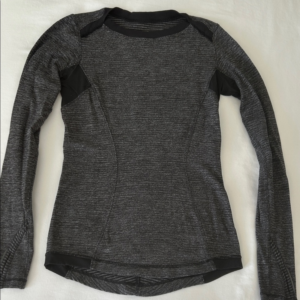 Lululemon Athletica Charcoal Long Sleeve Top